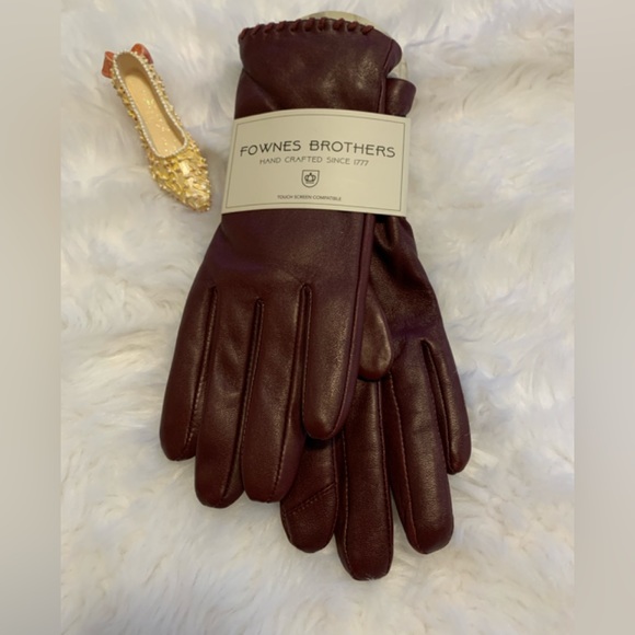 FOWNES deep burgundy Ladies suede lace hem touchscreen gloves Medium NWT - Picture 1 of 10